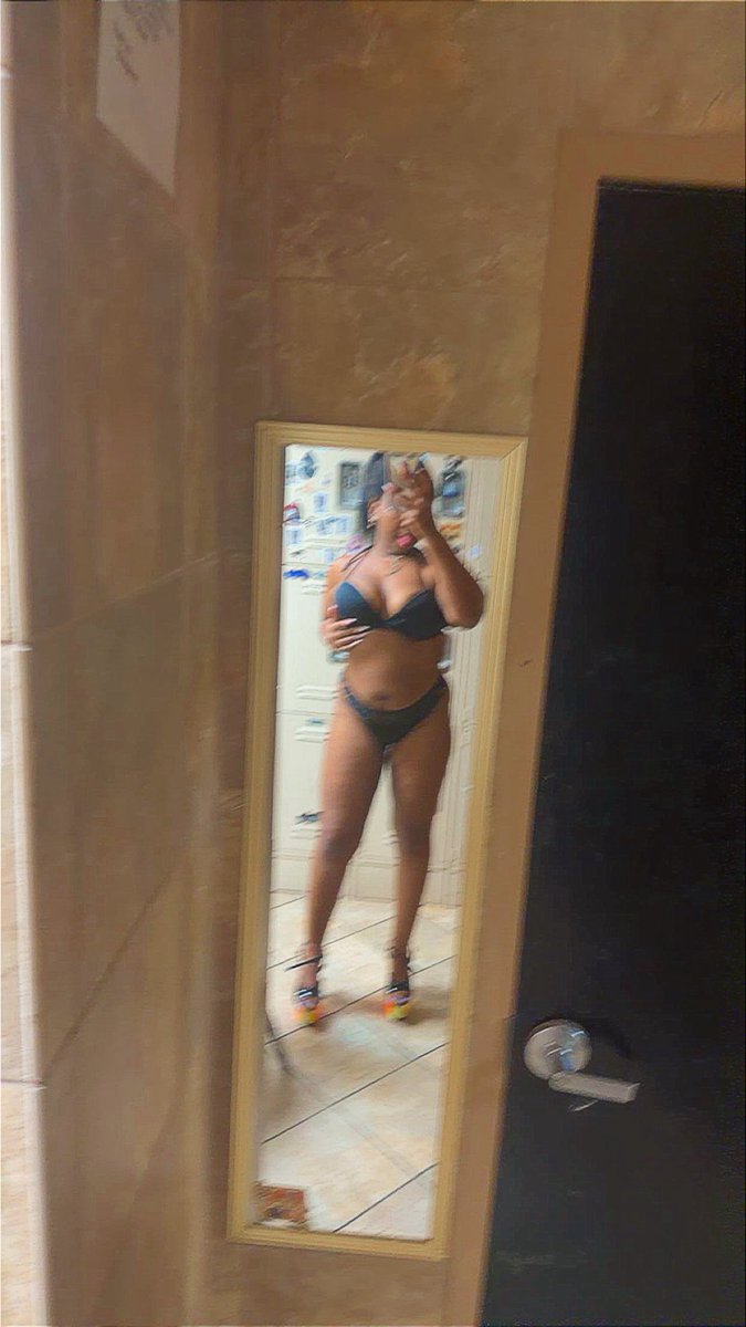 gg474569's tweet photo. Can you handle it? I’ve got PPV uncensored messages for those who want more. 💋 #onlyfans #paypig #ebony https://t.co/wXNiWcKuzr