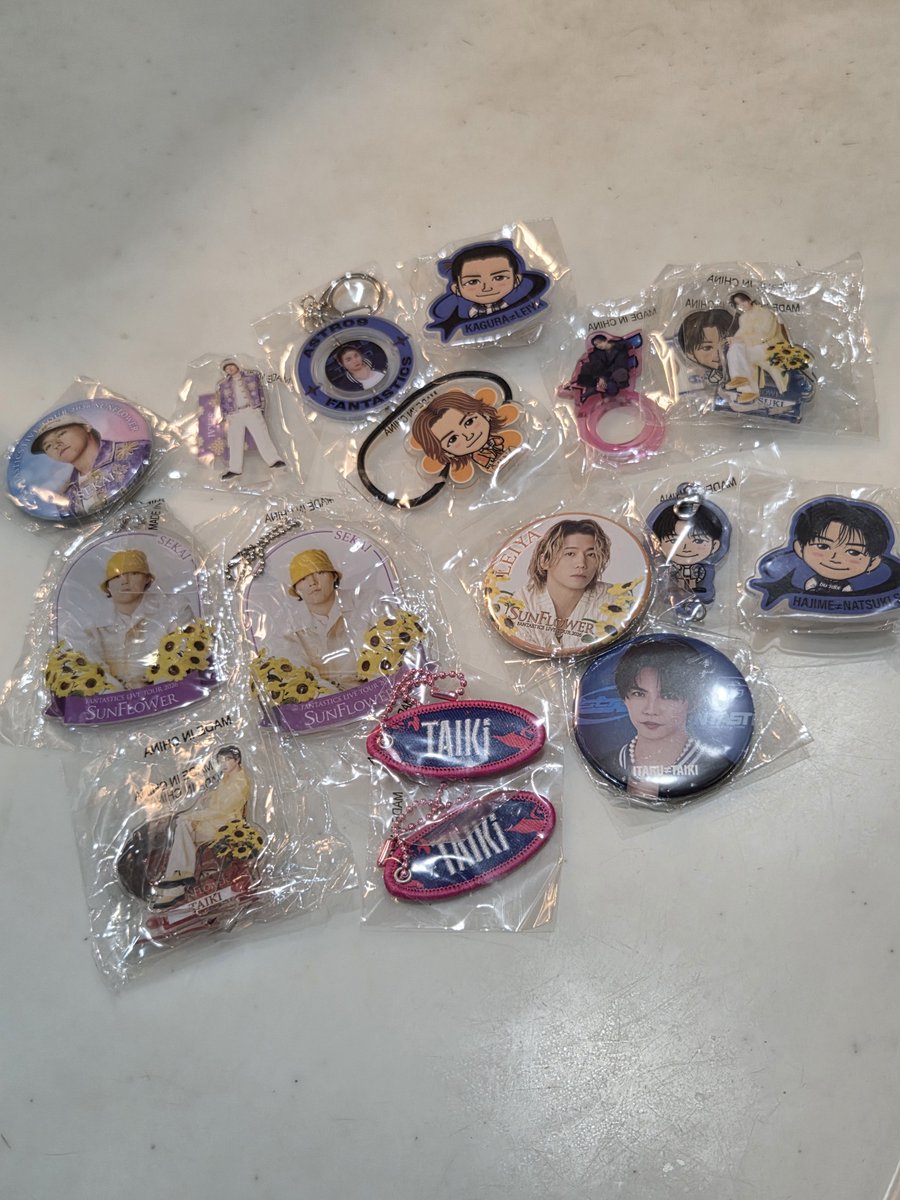 nnkk120599's tweet photo. FANTASTICS  SF BOT HIGH&amp;LOW  ガチャ フォトカ交換

【譲】世界　佐藤大樹　澤本夏輝　瀬口黎弥　堀夏喜　八木勇征　中島颯太

【求】木村慧人　(SF第2弾ミニアクスタ優先)　異種可

本日代々木で交換可能な方ご連絡お待ちしております。 https://t.co/F0ZIR44RHN