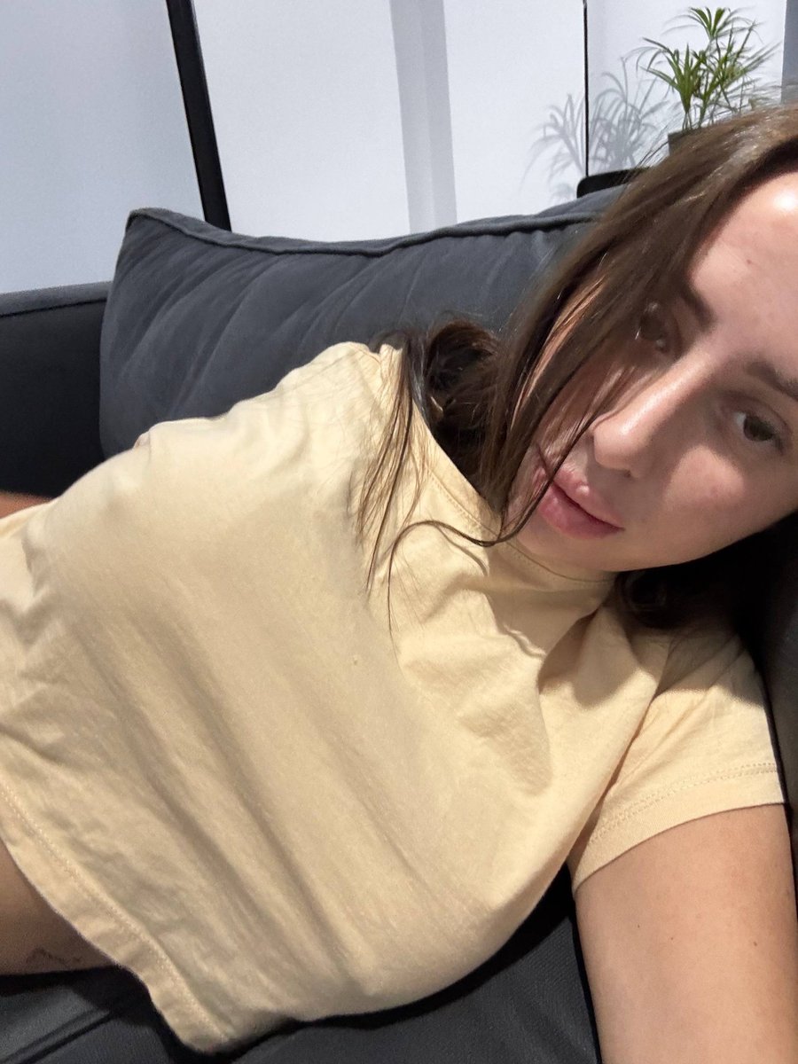 jmt1998bc8k's tweet photo. Holis 🥰😍 quien para hablar? Soy de Venezuela y soy nueva en X 
Soy amistosa y respondo rápido 
Porfi escriban al dm 
Me siento solitaaaaaa 😭😭 https://t.co/aascBnaByr