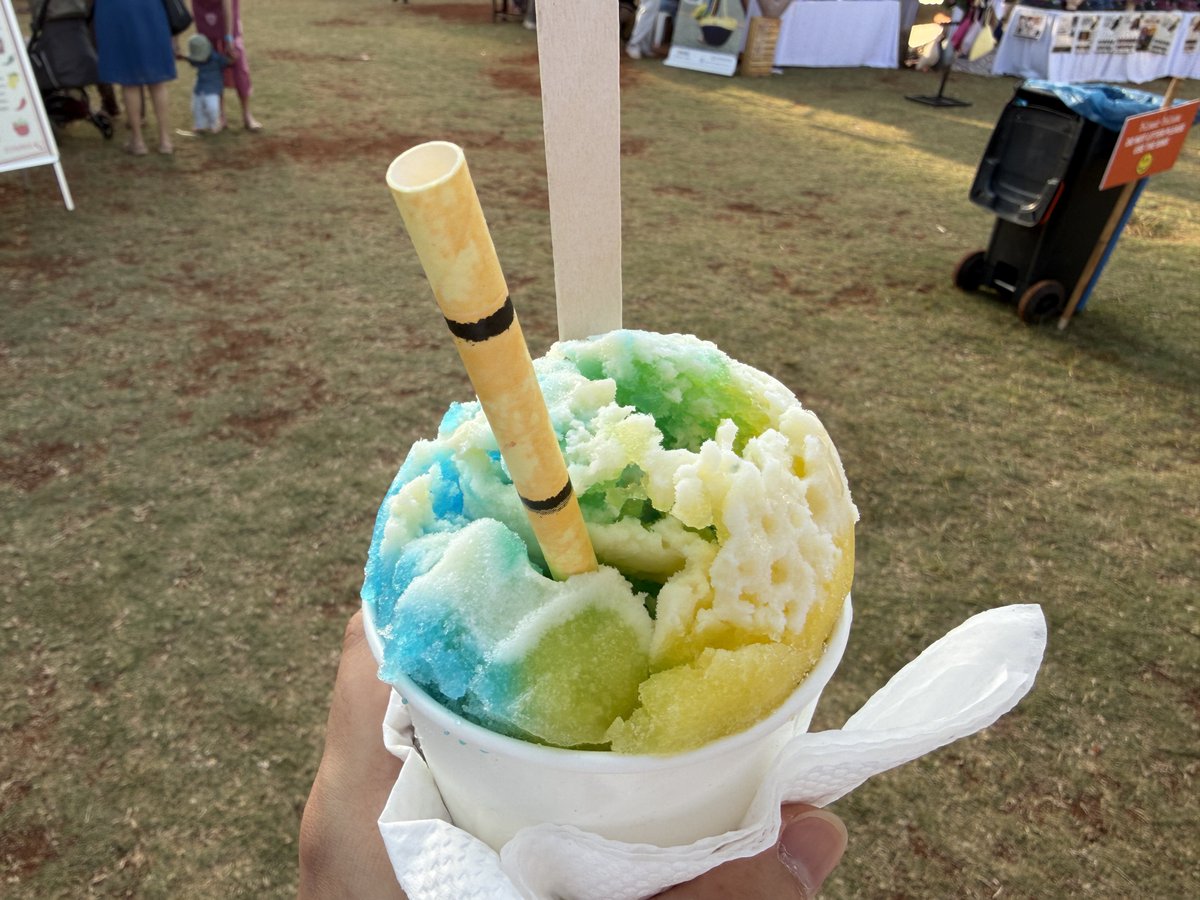 Tecklo2's tweet photo. 昨日は運良くナイロビで四半期に一回行われるマーケットの日だったので連れて行ってもらいました。お土産たくさんゲット。
日本風のかき氷があったのが何気に嬉しかった。何年ぶりだろ。 https://t.co/CYF17vBl1X