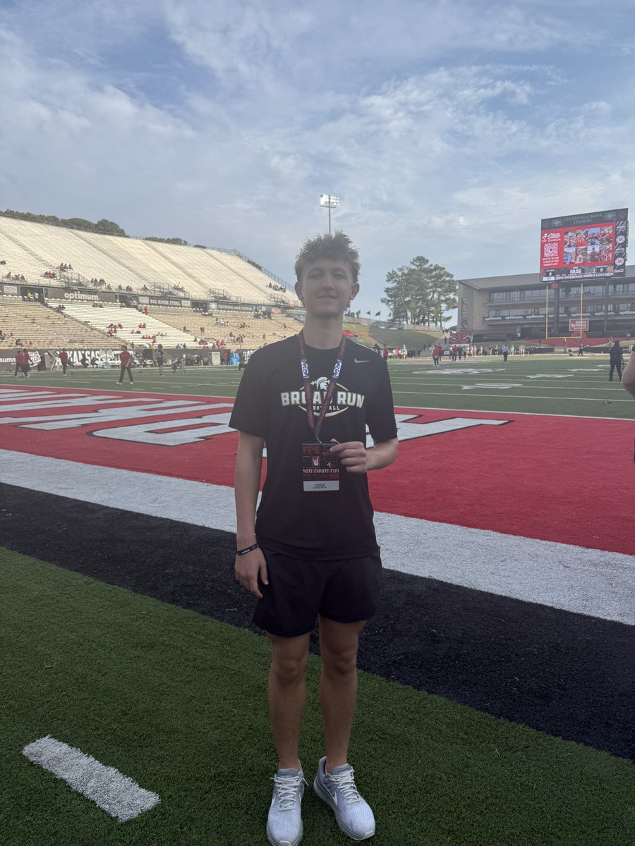 AustinW2028's tweet photo. Thank you @CoachLiamPeters and @AStateFB for having at the game tonight! Great win and can’t wait to be back! Go red wolves🔥
@BroadRunFB 
@CoachBarnisky 
@kt_recruiting 
@GP_Recruiting 
@CSKRECRUITING 
@TopPreps 
@PrepRedzoneVA https://t.co/a23WzBJq6k