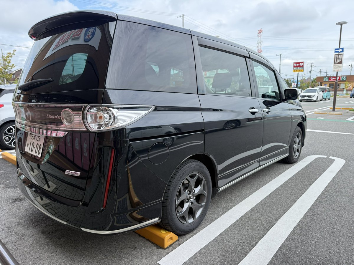 MicasaTrading's tweet photo. ビアンテ　スカイアクティブ　グランツ
車検1月まで！13.2万キロ
8人乗り
左右電動スライドドア、バックカメラ、ディスプレイオーディオ
割と綺麗で良いですね。
子育てからトランポまで！
車内移動が楽だとは便利

売れるまで足車に使いますかね
今年度税込30万円にて〜〜 https://t.co/gJRCcmr1tR
