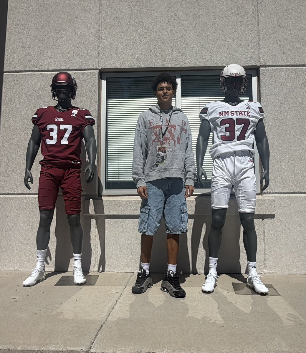 MylesPolite's tweet photo. Had a great Game Day visit at @NMStateFootball! Appreciate @coachC_Cormier, @coachsteveirvin and @CoachHFernandez for showing love and taking the time to talk with me today.

Looking forward to staying connected and continuing to build! 🌵

#AggieUp @CoachHathcock @CoachBartz @CoachKO27 @perry_pumas @perrypumas