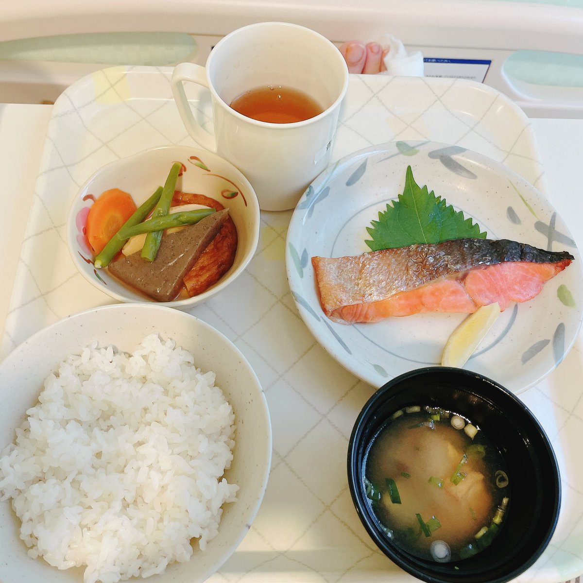 amakkosakura's tweet photo. 晩ごはん https://t.co/hwDJPJJ0xQ