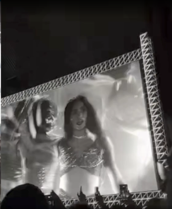 agus_rey's tweet photo. Lali canta FANÁTICO en River, a 2 años de su estreno.

"Si preguntan por mi video AHORA SÍ QUE LO VIO" dice adsjkasjkdsad amo https://t.co/I2wW5fgYbm