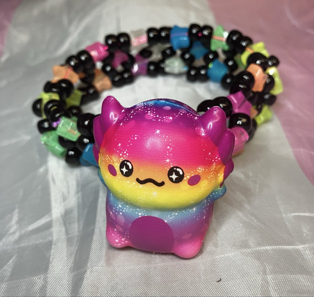 _wolfiewiccan_'s tweet photo. Squishy axolotl cuffs!

#axolotl #kandi #beads #squishy #stimtoy #sensorytoy #kandibeads #cuff #kandicuff #rainbow #y2k #scenecore #aesthetic #sparklefur https://t.co/E3l3xlbvKV