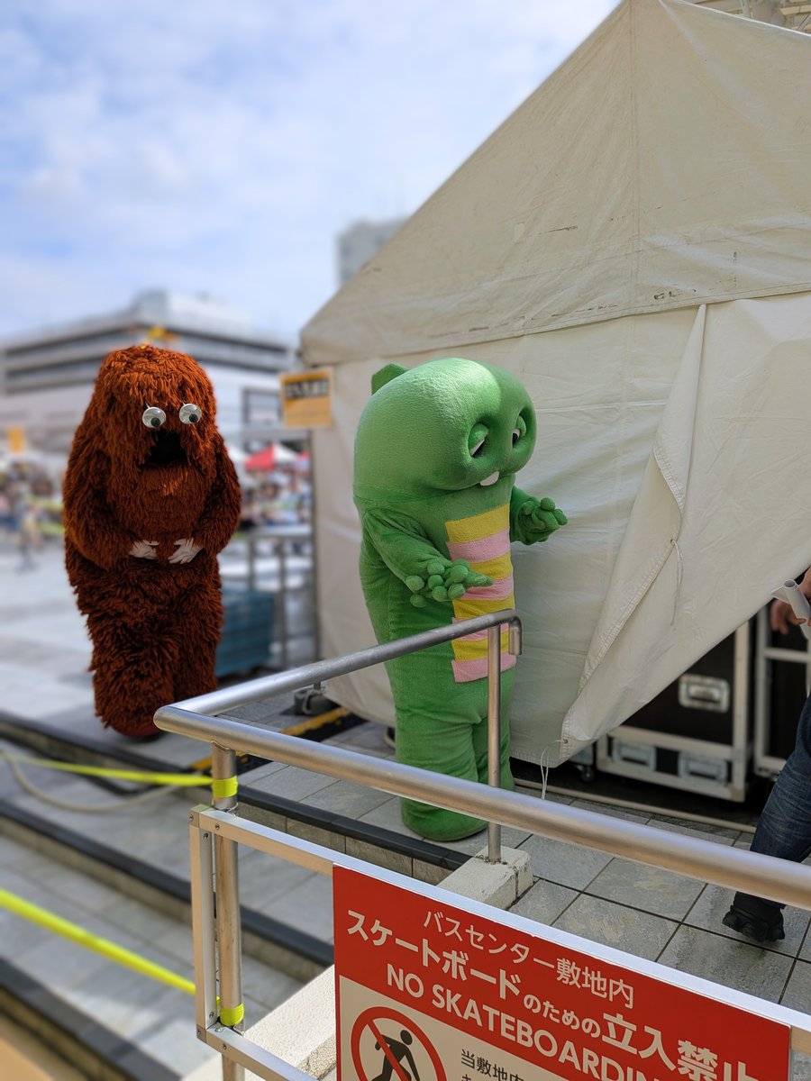 stu481210's tweet photo. 歩いてたらガチャピンとムックに出会ってレス貰えた！ https://t.co/kO80KM9T56