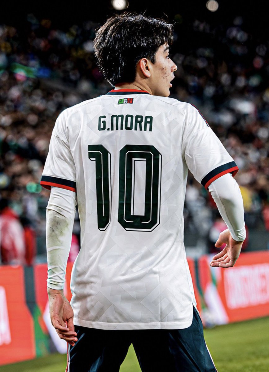 yiyiga23's tweet photo. El 10 siempre fue tuyo Gil. 🤞🏻🇲🇽 https://t.co/wGxAnbTZyd