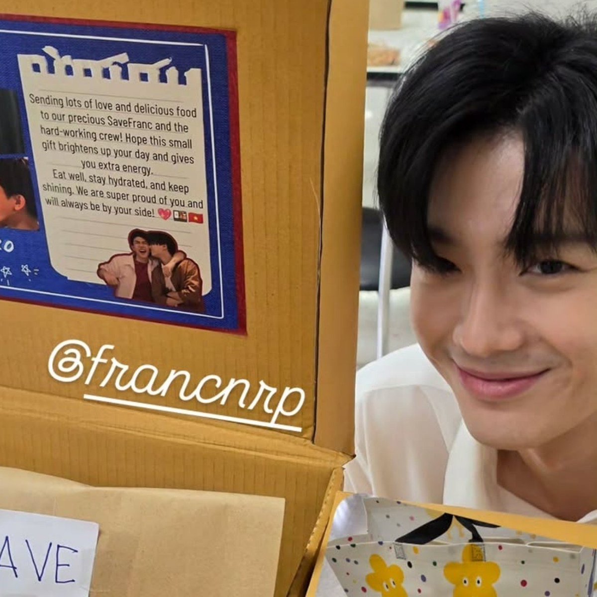 peipei_935's tweet photo. พี่เซฟคือ No. 1 แห่งการอวดน้องฟรังมากกกก ฮีชอบอวดน้องจริง ๆ แล้วถ่ายน้องออกมาน่ารักทุกรูปด้วยนะนั่น ทรงนี้รูปบี๋เต็มเครื่องแน่นอน ฮีถ่ายทุกโมเม้นกับน้องจริง ๆ เก่งอะะ

อินโทรเวิร์ตเขาจีบกันแบบนี้สินะ ขอบคุณพี่เซฟที่แนะนำนะคะ 🤓🙏 

#savefranc #savesaisawat #francnrp https://t.co/befADOUfsi
