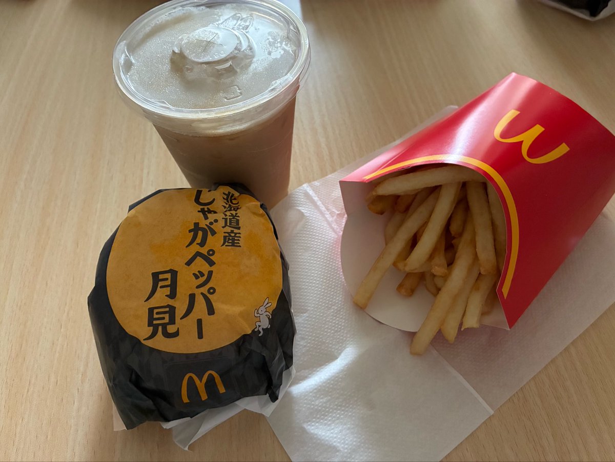 ERI1106Japan's tweet photo. じゃがペッパー月見食べるわよ🎑
ポテトスカスカ、、🤦‍♀️ https://t.co/qeiZfuXqyA
