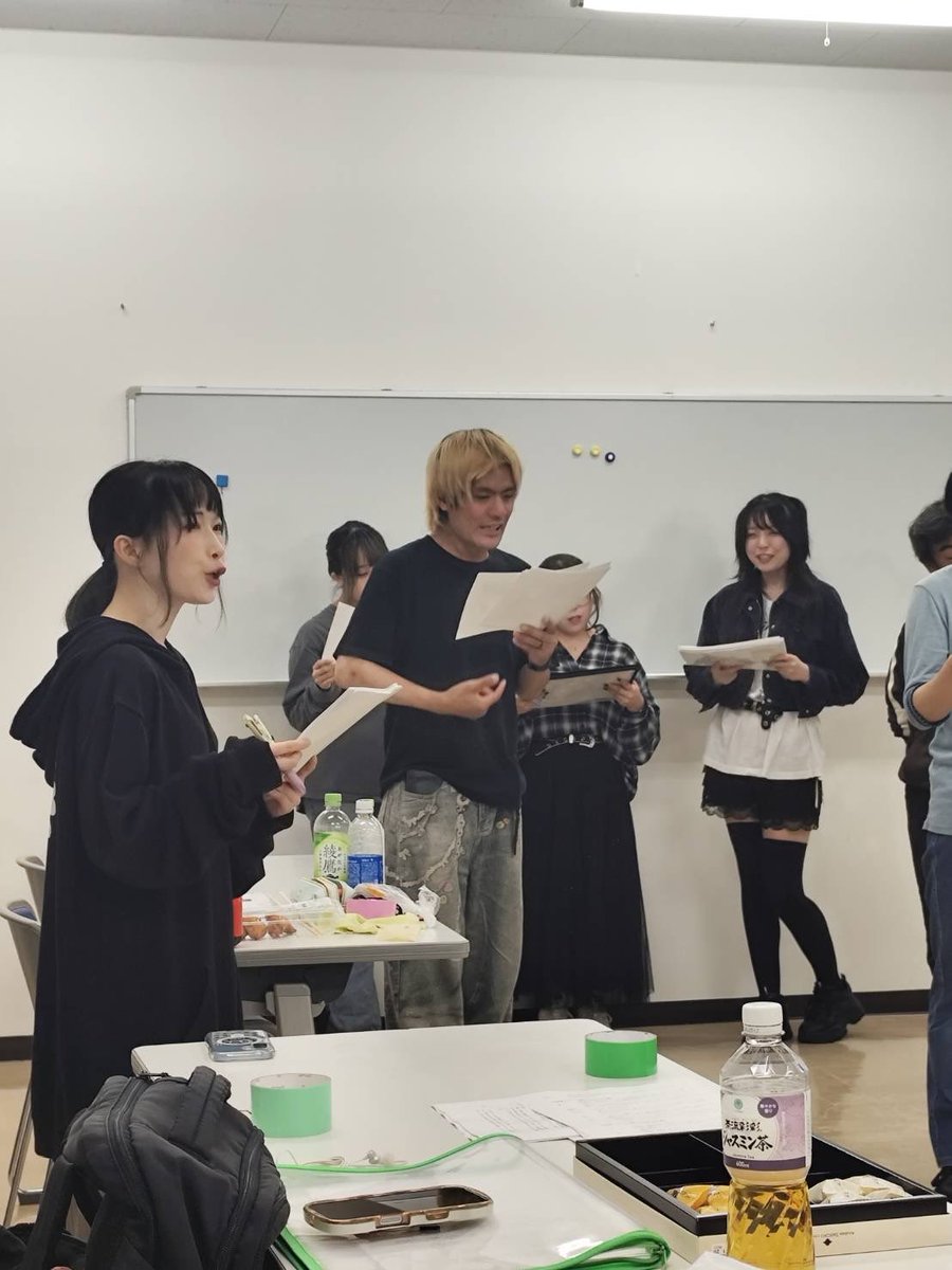 shoujiz's tweet photo. #じかメロ
稽古＆稽古！！
毎日20名近くのキャストさんとお芝居作って行ってる。合成50名近くの座組

何か一つでも前に進めるように伝えられるように

もう1ヶ月近く後には本番がやってくる！
毎日1秒1分の丁寧な積み重ねが未来を作る

🎭『時環のメロディー』
10/30(金)〜11/1(日)｜ムーブ町屋
🎟 来場・配信チケット
【チケットサイト】
🔗 https://t.co/EsvHG0Zfbo