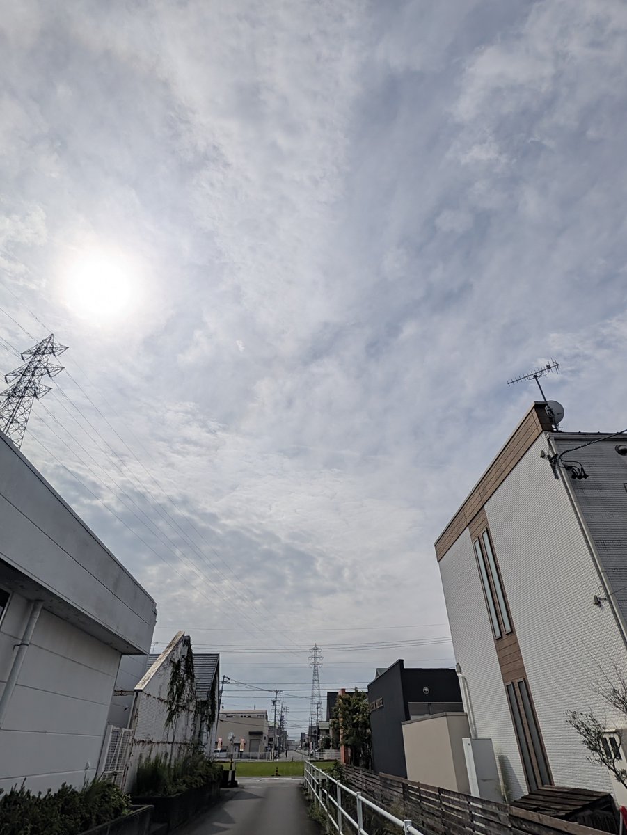 Umeda_Yohei's tweet photo. おはようございます☀
今日は午後から雨予報でしたが晴れてきました
というわけで、北方町の高屋周辺をポスティングしています💪 https://t.co/pCEEpoFdDh