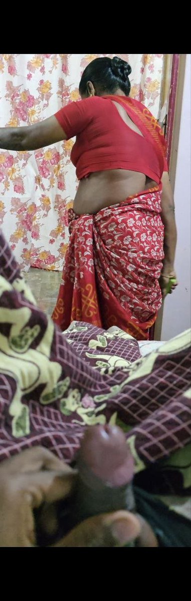 AUNTYSLove92's tweet photo. Oru time En old owner house keeping mundaiya intha mathire tha Ava munnadi kai Adichi kanjiya ava mola mela thelicha friends 💦💦💦 Avala owner veedukula vachhii store roomla matter panna 🤩🤩🤩 https://t.co/qg0zhbRG37