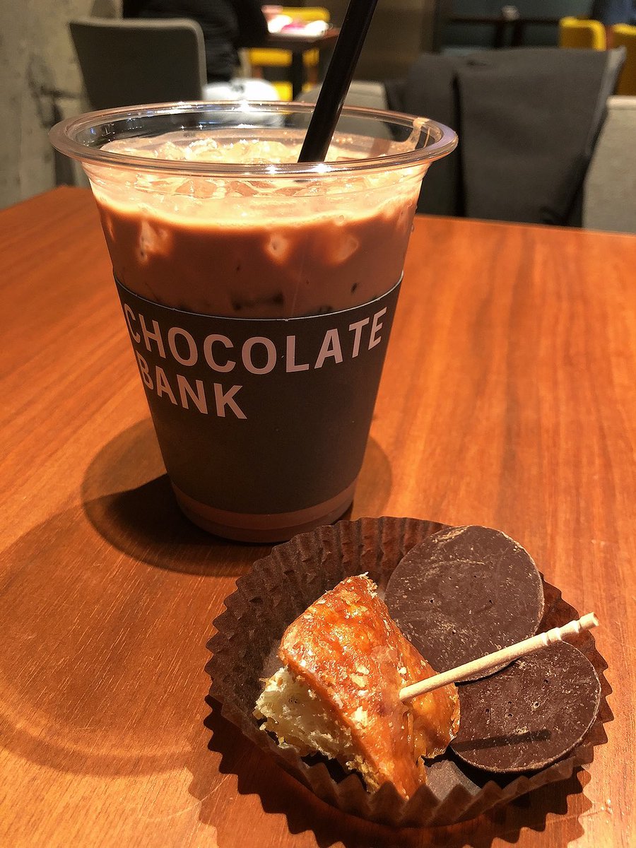GRACE08468403's tweet photo. 朝ごはん、チョコレートバンクさん(つ🕶)✨️

・フレンチトースト
setドリンク チョコレートドリンク(ICE)
・ショコラドーム(黒)

かき氷もう終わってた( ߹ㅁ߹)

 #朝ごはん  #鎌倉  #チョコレートバンク  #チョコレート  #フレンチトースト  #モーニング https://t.co/aCI6xwNRqV
