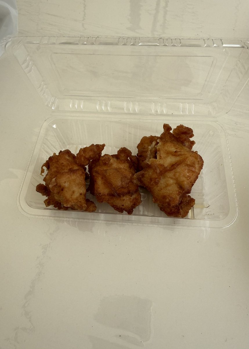 uta214719's tweet photo. 今日1食目は「#Fishmen」さんの錦爽鶏のむね塩唐揚げ♪
美味しんだけど・・・
#唐揚げ
#錦爽鶏のむね塩唐揚げ
#餃子からあげ祭in八街
#けやきの森公園 https://t.co/YtyKByxjJX