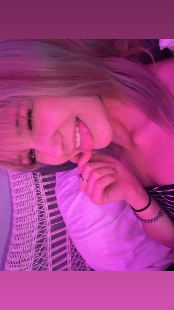 mariaakendra's tweet photo. Caught in the pink light… and maybe caught your attention too. 😉 https://t.co/4WDNVumTSp