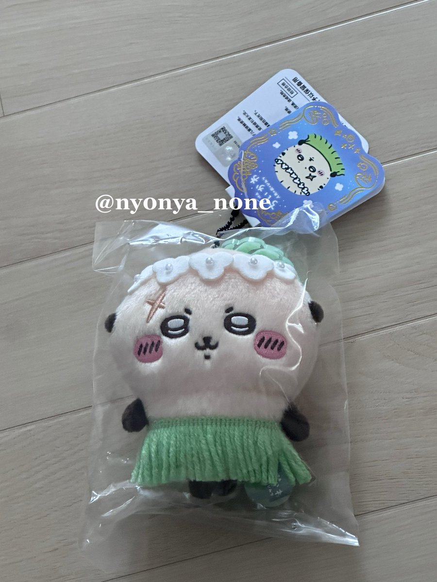 ny0nya_n0ne's tweet photo. 진짜 말도 안 돼 ... 저 방금 배송 받았어요 ... 여러붕 ... 이거 말 되나요?... 중국에서 온 거 맞는데 ... 추석이 꼈는데 어케 5일만에 ... 박스도 넘 커엽고 ... 눈물 나고 ... 인어섬 랏코가 제 손에 ... 아니 테이프 박스 햄냥토 엌덕해요 ... 개체도 예쁜 걸로 잘 온 것 같아요(왤케얼굴이펑퍼짐한진모르겟어요인어섬마코들원래이러나요?) ... 아 대박 ...