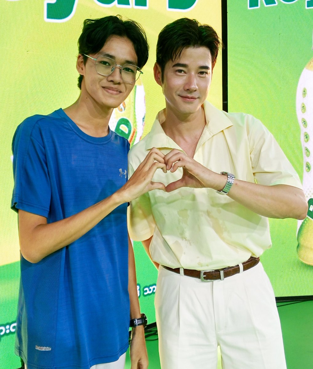 yeyintoobah's tweet photo. Still processing the fact that I actually met P'Oh yesterday at the Royal D event unexpectedly.😭🤍
It was such a short interaction, but definitely one I’ll remember.

#MarioMaurer #RoyalD #ThaiActor #มาริโอ้เมาเร่อ #CrazyLittleThingCalledLove https://t.co/NMZ5ce66CL
