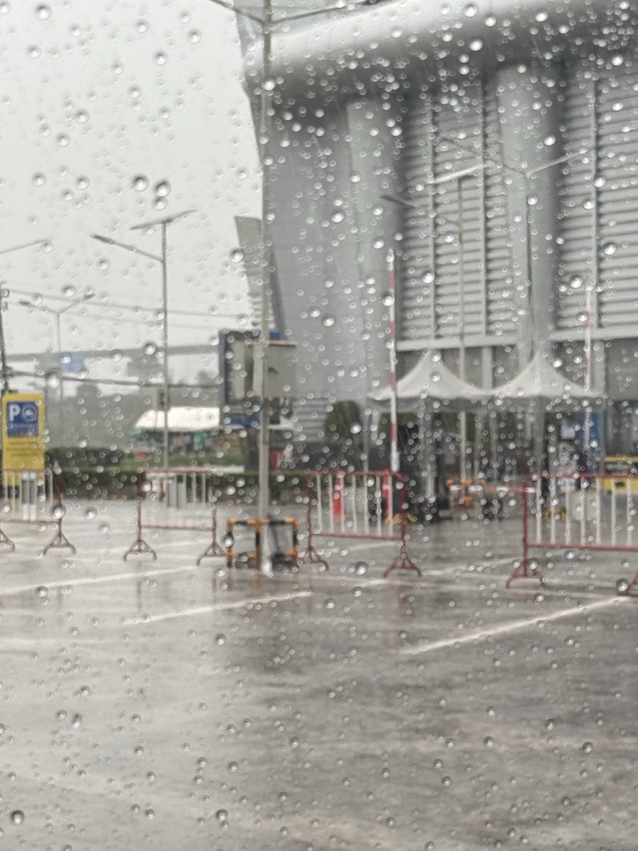 OCHIN_OYEAH's tweet photo. เอลิสใครเอารถมา สามารถมาจอดตรงนี้ได้นะคะ อยู่ข้างๆช่วงด้านหน้าอิมแพคค่ะ จอดฟรีค่ะ
#ATLASRisingUpConcert https://t.co/uSaVwzzToW