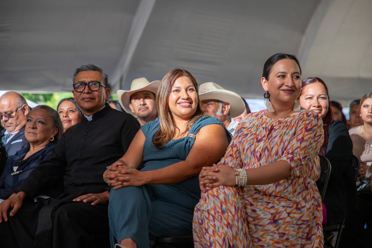 PANqueretaro's tweet photo. Resultados que se construyen con trabajo constante. 💙

Asistimos al 2do Informe de Resultados en Peñamiller, un ejercicio de transparencia y cercanía donde se compartieron los avances logrados y el compromiso de seguir trabajando por #CuidarPeñamiller https://t.co/8ekWF1x9RN