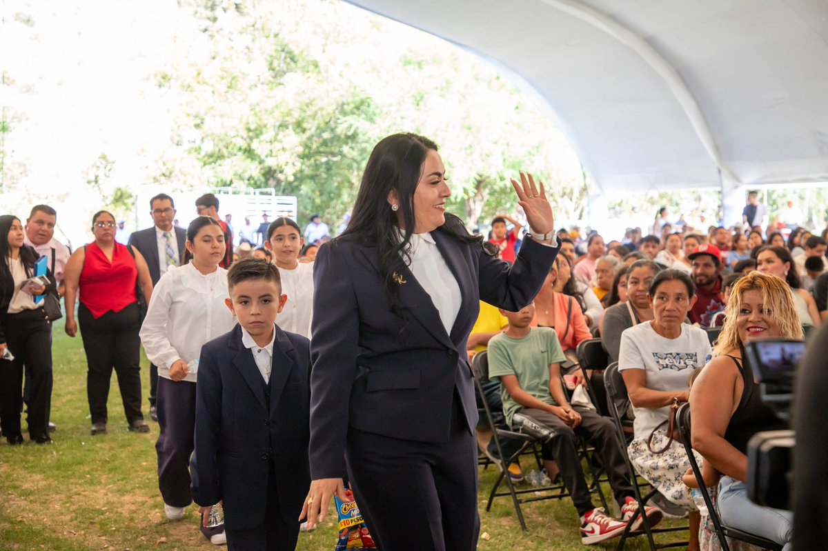 PANqueretaro's tweet photo. Resultados que se construyen con trabajo constante. 💙

Asistimos al 2do Informe de Resultados en Peñamiller, un ejercicio de transparencia y cercanía donde se compartieron los avances logrados y el compromiso de seguir trabajando por #CuidarPeñamiller https://t.co/8ekWF1x9RN