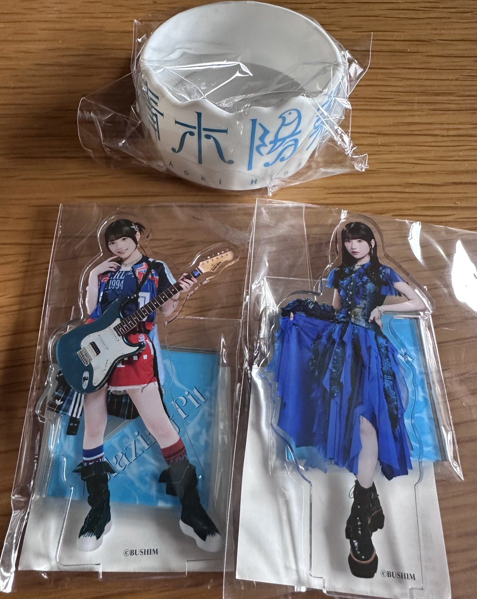 kagerou_fk7's tweet photo. 帰宅しました！
ひなぴよライブ遠征終了！！

今回の戦利品
Ephemeralの青衣装よすぎる… https://t.co/O1EixYnFNl