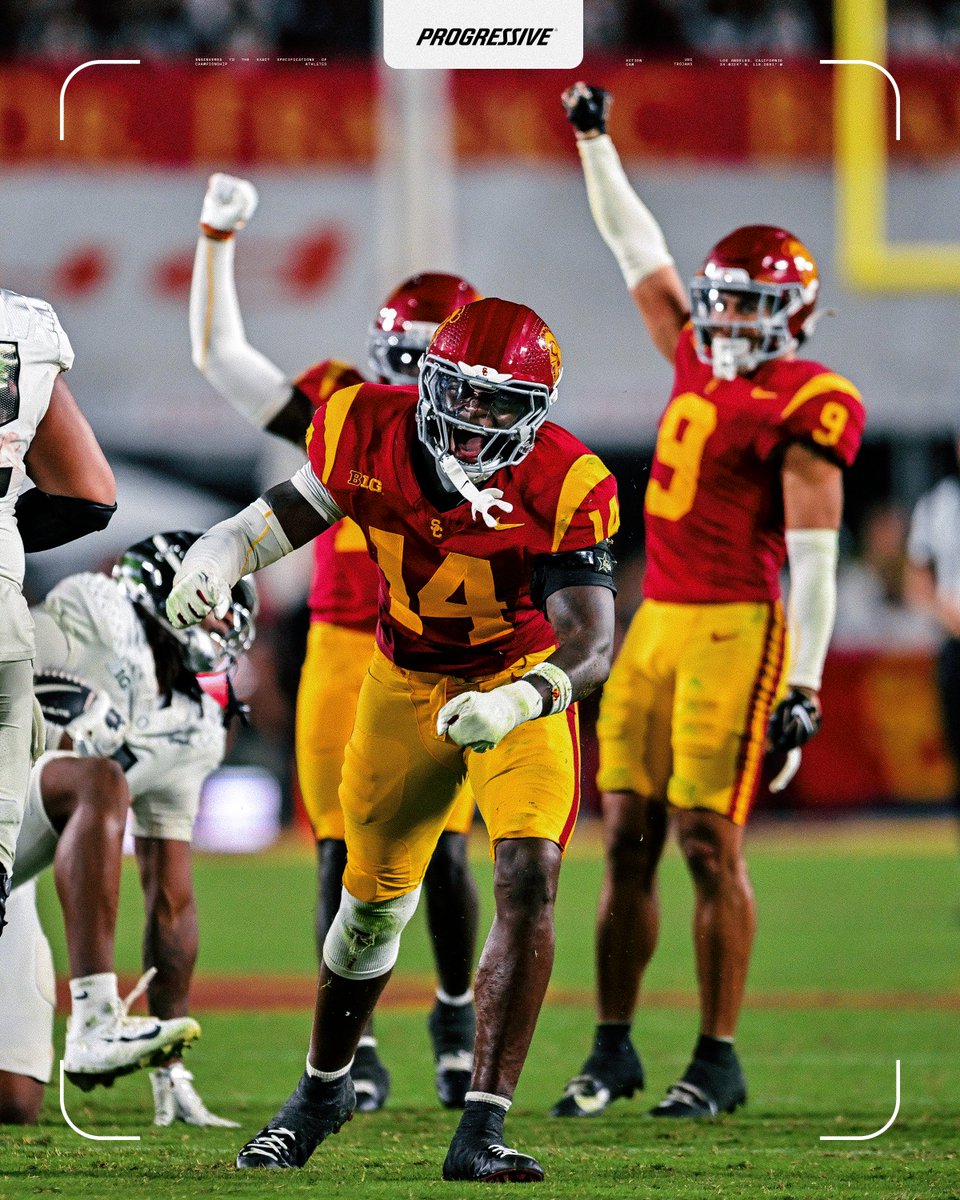 uscfb's tweet photo. fight. on.

action cam presented by @progressive https://t.co/4sbI10OqAH