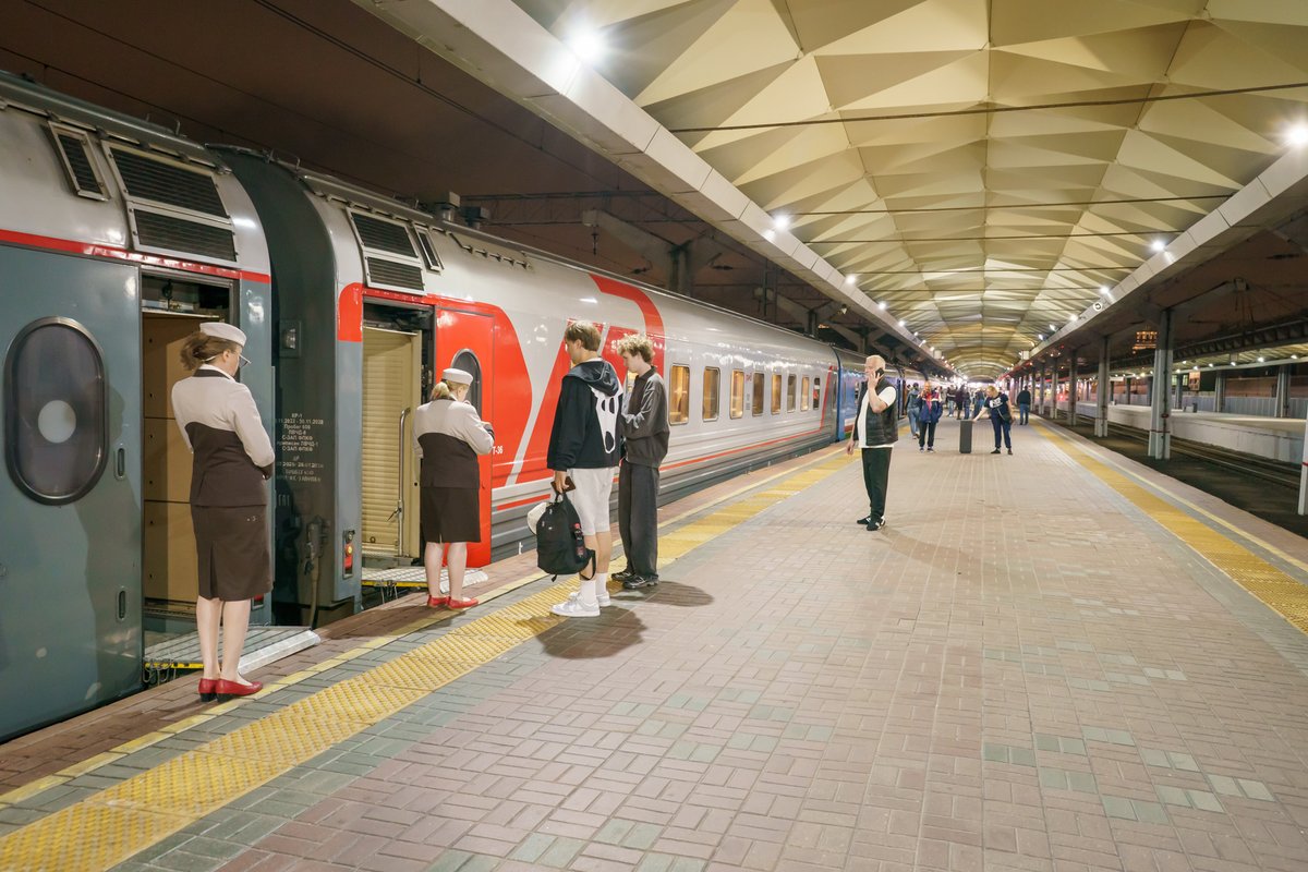 ENinternatio's tweet photo. モスクワからサンクトペテルブルクへは夜行列車で向かうことができます

深夜にモスクワを出発し、車内で一夜を過ごします。

朝になると、車窓には広々とした野原や水辺など、ロシアらしい風景が広がります。

今回は、7月に撮影された写真をご紹介します。

#ロシア #モスクワ #サンクトペテルブルク https://t.co/R1UNe3q2bU