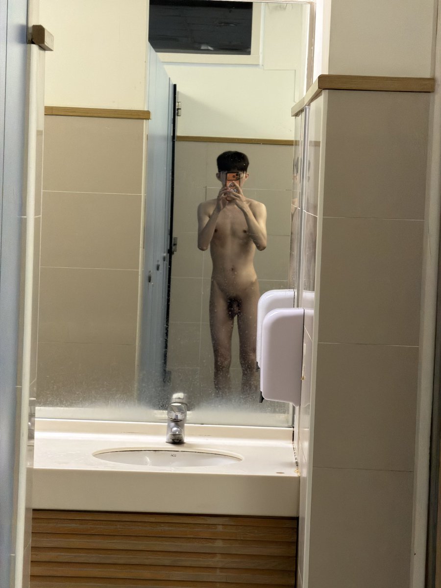 Eden17433's tweet photo. 公廁解鎖✅
超怕有人突然進來🥵
#野裸 #公廁 #야노 #게이 #노예 https://t.co/8btdj33GtD