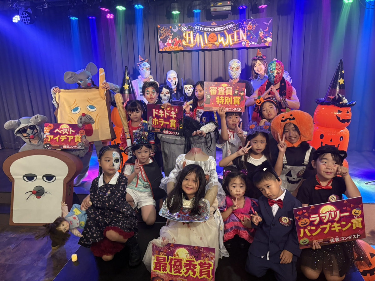 kit_kisuke's tweet photo. 【ハロウィンもKITで！】

👻仮装コンテスト🎃
10/31(土) 11:00~
毎年人気の仮装コンテスト開催決定🙌

👻仮装ボウリング大会🎳
10/31(土)18:00~
今年は選べる特典として、「アルコール」or「ソフトクリーム」が付いてくる！

誰でも参加できます！
ご参加お待ちしております🙋‍♀️

 #ハロウィン  #愛媛 https://t.co/mZ3zqquhNn