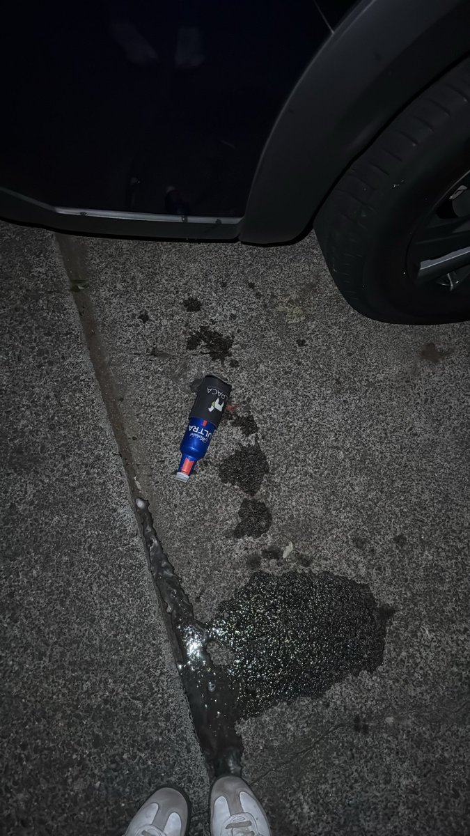 btownprincess1's tweet photo. I dropped @Camslaptops beer and he said he hates me now https://t.co/KkFW3EAhDo