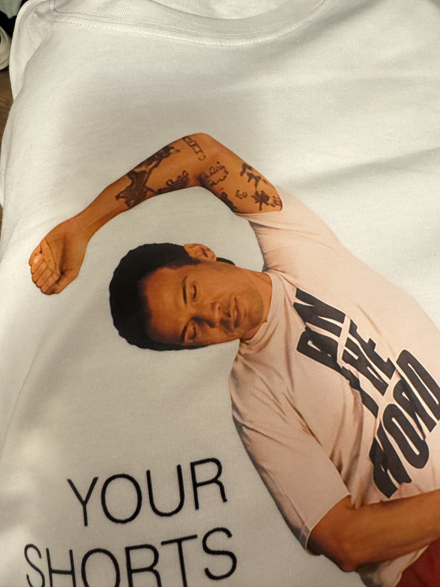 honeytilda's tweet photo. i bought a harry shirt off shein im screaming WHO IS THIS😭😭😭 https://t.co/8a99p2IZdc