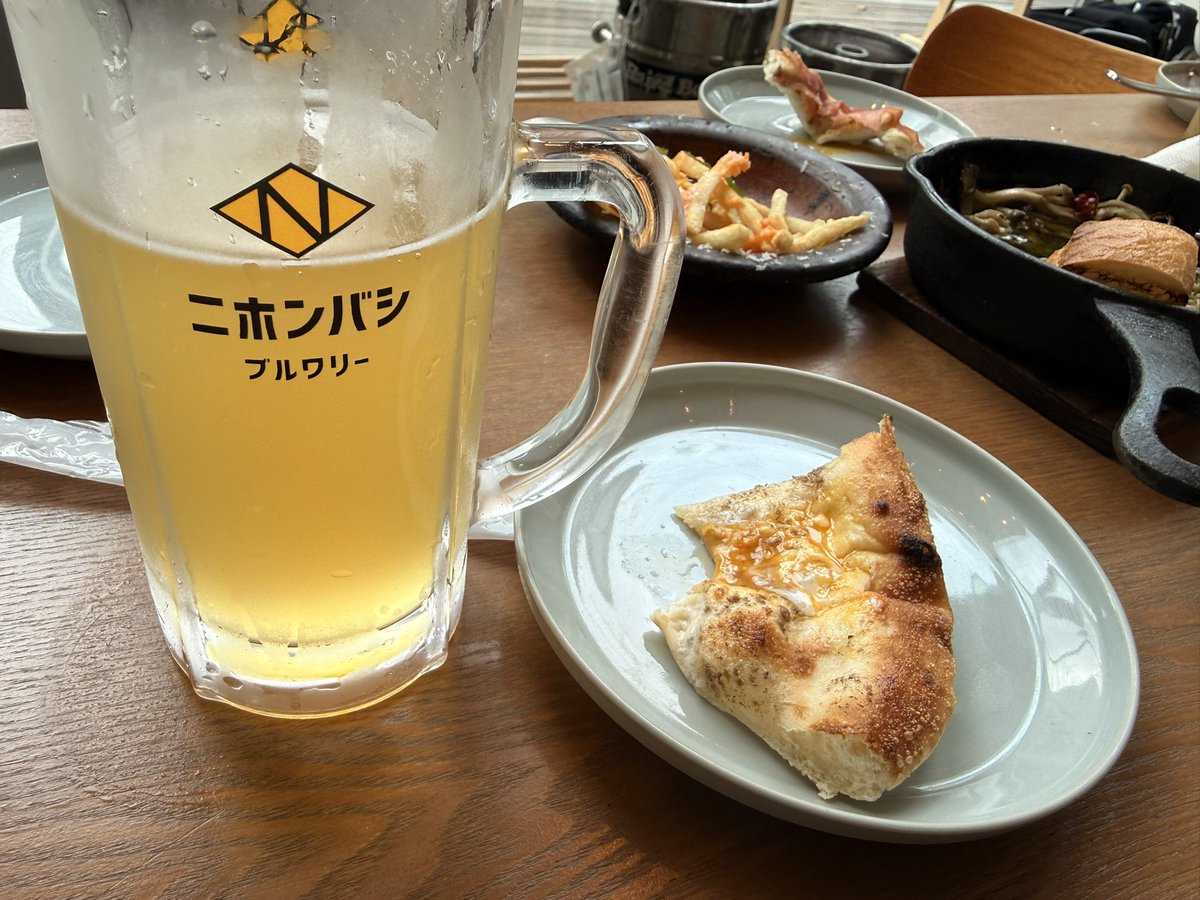 aaaayu24's tweet photo. 店内同じくファンミ行く人でいっぱい🥹💓✨
たーーのしみっっ❤️❤️❤️

#kntfanmeeting2026 https://t.co/dLvQbtbCuZ