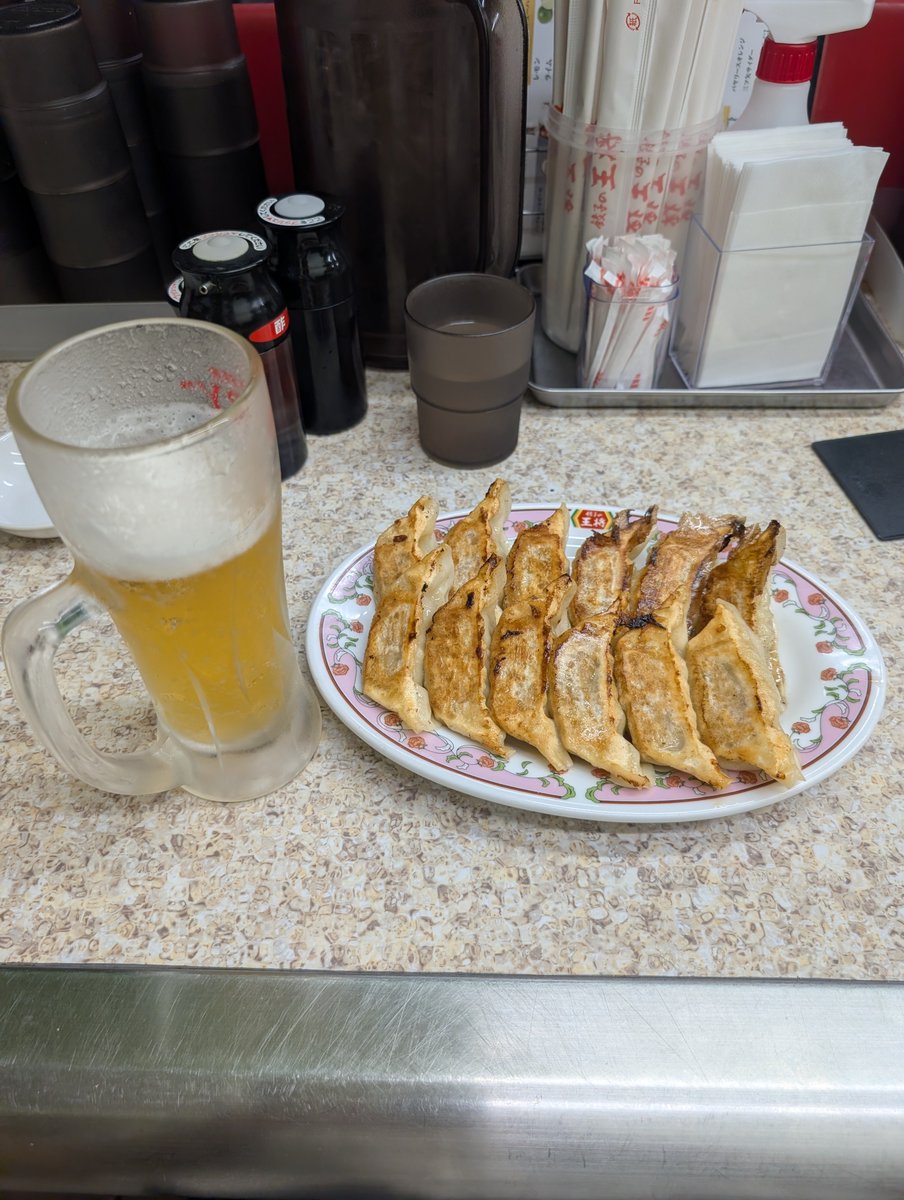 Whitepana's tweet photo. 当直明けは餃子と麦スカッシュ https://t.co/P7k6gQEHLl
