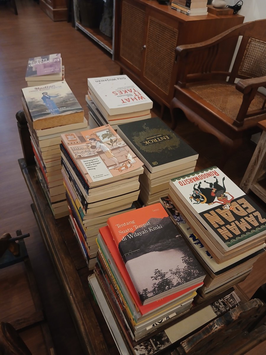lovecobalts's tweet photo. AKU HAPPY BANGET hari ini bookdate and look at the cafe!! https://t.co/TyjJaBRAKw