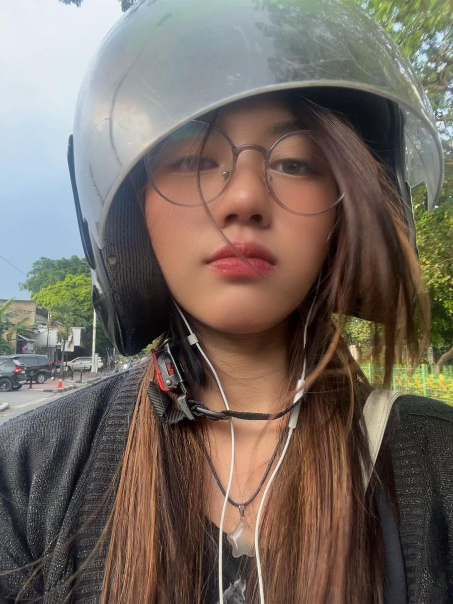 DavidWij4ya's tweet photo. Cewek tengil ini lagi 

#sundate https://t.co/JFgiW4qrbt