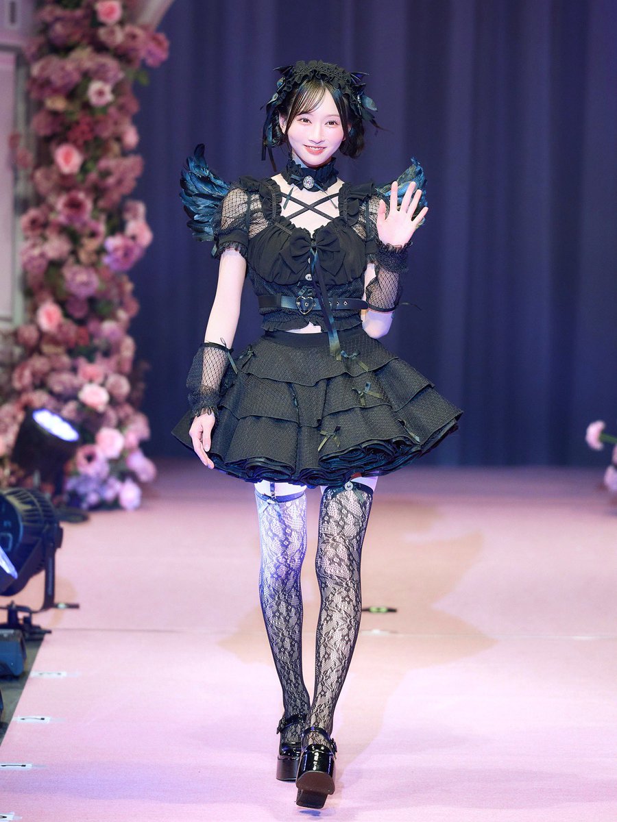_malymoon's tweet photo. Malymoon初の単独ファッションショー🌙

Halloween Fashion Show 2026
Produced by PECHE🍑

Model｜越智ゆらの

ツインウィングエンジェルドレス✨
Color｜Black 

#Malymoon #マリームーンHFS2026 https://t.co/xZjnQY8nX1