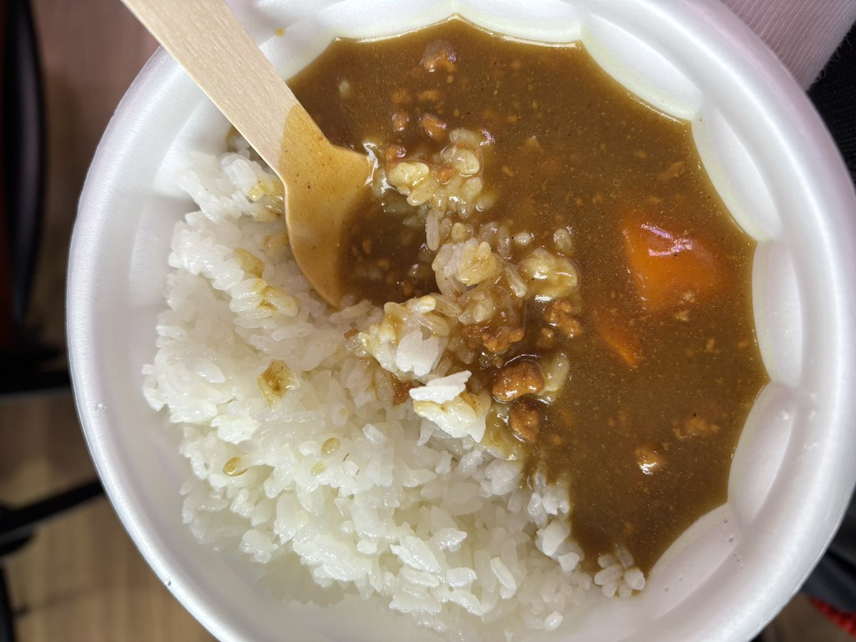 akiiwahara's tweet photo. 応急担架体験ブースを担当🫡
多数の親子が体感し興味や知識を得て
いただき嬉しかったです！
炊き出し班の作る無料カレー
美味しくて大好評🍛
雨の中ご来場いただきました
お客様に感謝致します😃🙏✨

#情熱甲賀PR 
#情熱防災防犯フェス2026 
#情熱クラブ #甲賀市 
#情熱クラブ一般社団法人 https://t.co/wYJW7xPK0g