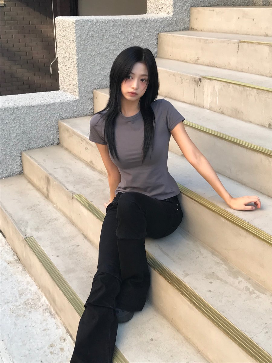 JanetCasti59950's tweet photo. Jung ahyeon 🦋 Good night 🦋 https://t.co/IneLkoAIJr