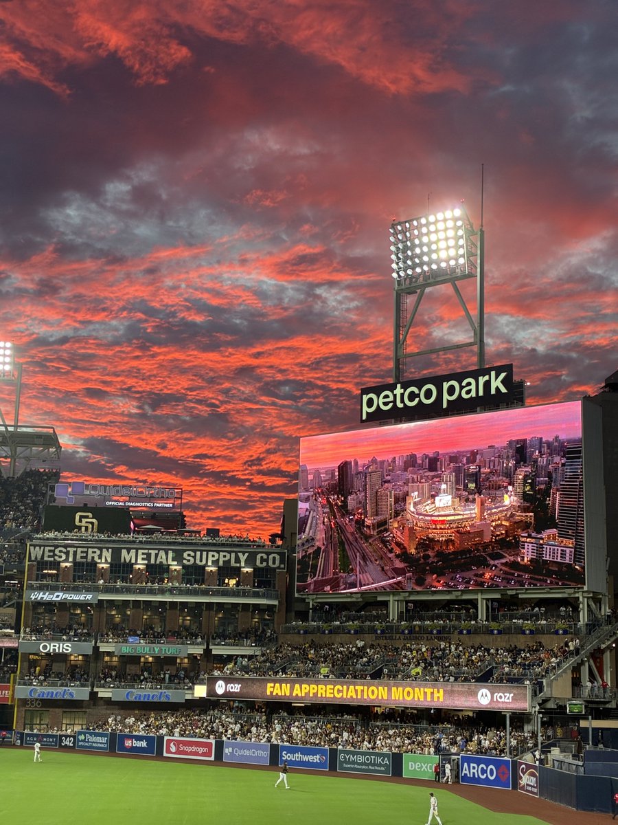 baseballnic25's tweet photo. how can you not be romantic about baseball? https://t.co/ArEJ2Rmggx