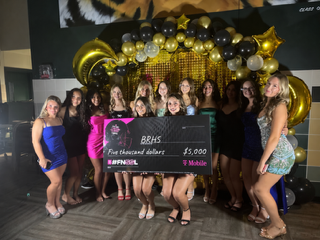 brhs_tigers's tweet photo. From Friday Night Lights to Saturday glamorous lights, the @brhs_tigers cheerleaders support the BRHS student body and student athletes. Thanks Coach Russell for winning $5K for Blue Ridge High School. #brhs_tigers #FNL5GL @TMobile https://t.co/GczzN9ksCP
