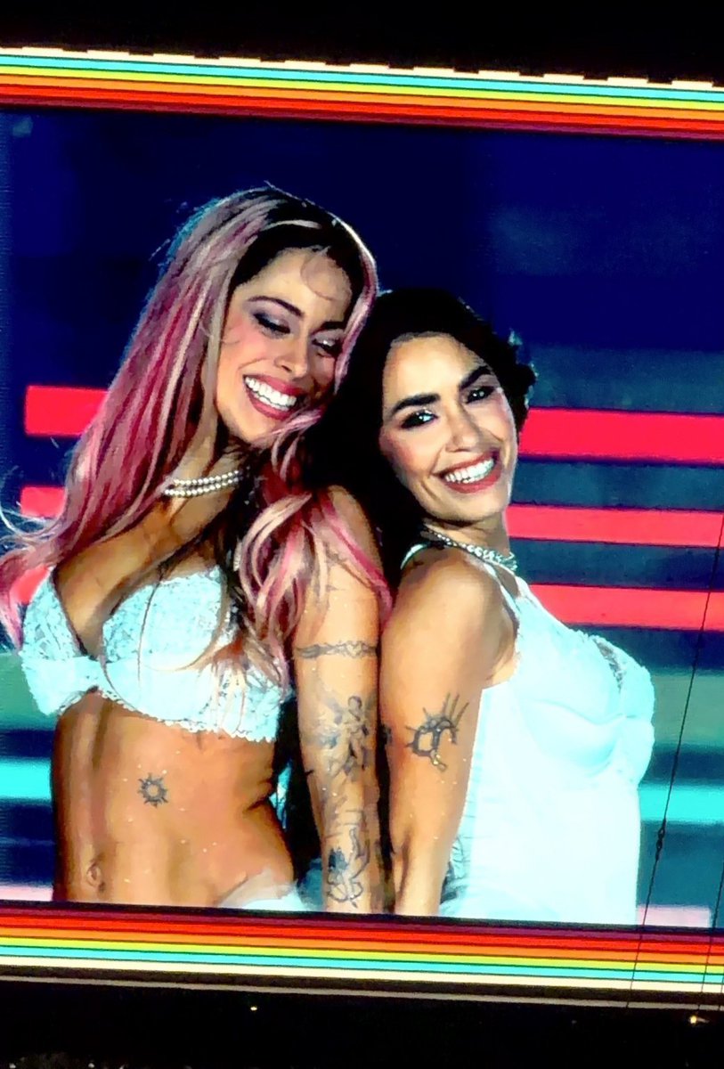 flawlessbeli's tweet photo. la manera en la que el pop latino eligió el camino de la paz 😮‍💨 https://t.co/0mv16iIMha