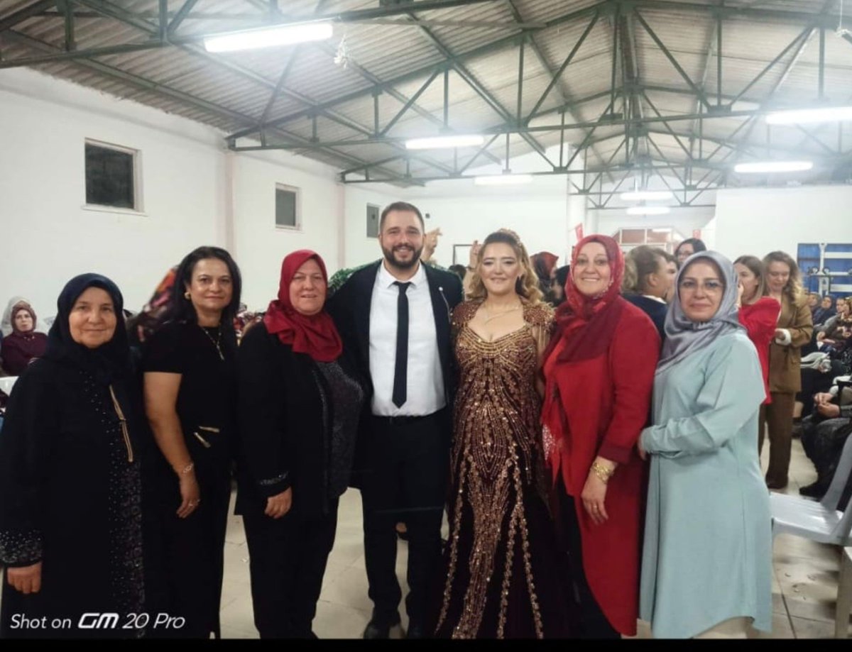AkadinEskisehir's tweet photo. Yönetim Kurulu Üyemiz Ayten Kaya’nın oğlu Murat’ın kına gecesine, İl Kadın Kolları Başkan Yardımcılarımız ve Yönetim Kurulu Üyelerimiz katılım sağlayarak bu özel günlerinde mutluluklarına ortak oldular.
Rabbim Murat’a ve kıymetli eşine bir ömür boyu huzur ve mutluluk nasip etsin. Allah tamamına erdirsin.