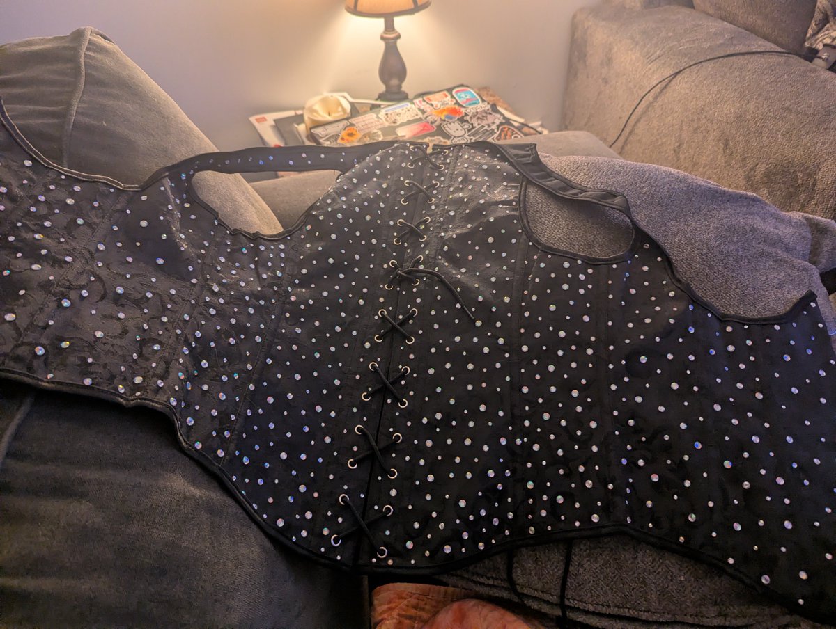 _K_Bean's tweet photo. Holy shit my hand hurts. But it's done!
Fran-Caine-Furter is happening!!
#cosplay #TADC #TADCau https://t.co/0w3t2mHF7M