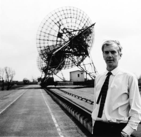 RWPhysics's tweet photo. On September 27, 1918, Martin Ryle was born.

He wanted radio telescopes to see the universe with much greater detail.

His solution was aperture synthesis.

Instead of building one enormous telescope, signals from separate antennas could be combined to produce the resolving power of a much larger instrument.

The idea transformed radio astronomy.

Ryle shared the 1974 Nobel Prize in Physics for his pioneering work in radio astrophysics.