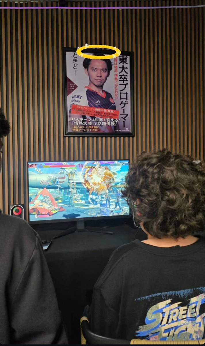 Lady_Ixel's tweet photo. The dad of young players @BLKMcLovin (10 yo) and GTR Black (13 yo) literally remodeled his house to build an FGC dojo for the Chilean community! and the kids even put up photos of players they look up to, hoping to get them signed one day 😊

@tokidoki77 ときどさん、チリの子供たちはあなたのことをとても尊敬しています。