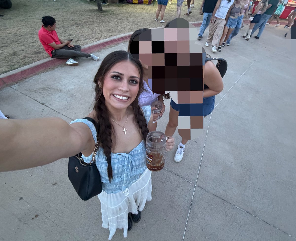 send2danii's tweet photo. Oktoberfest w my girlies (funded by good boys) https://t.co/IqHkcwgBhS