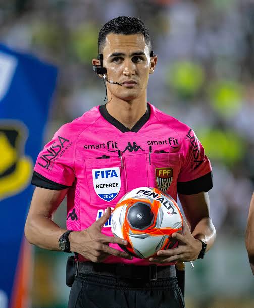 somosaopaulinos's tweet photo. Matheus Delgado Candançan apita São Paulo x Santos, sexta-feira, às 20h, no MorumBIS, pelo Brasileirão. 

📸 Reprodução https://t.co/oCiI38sDnF