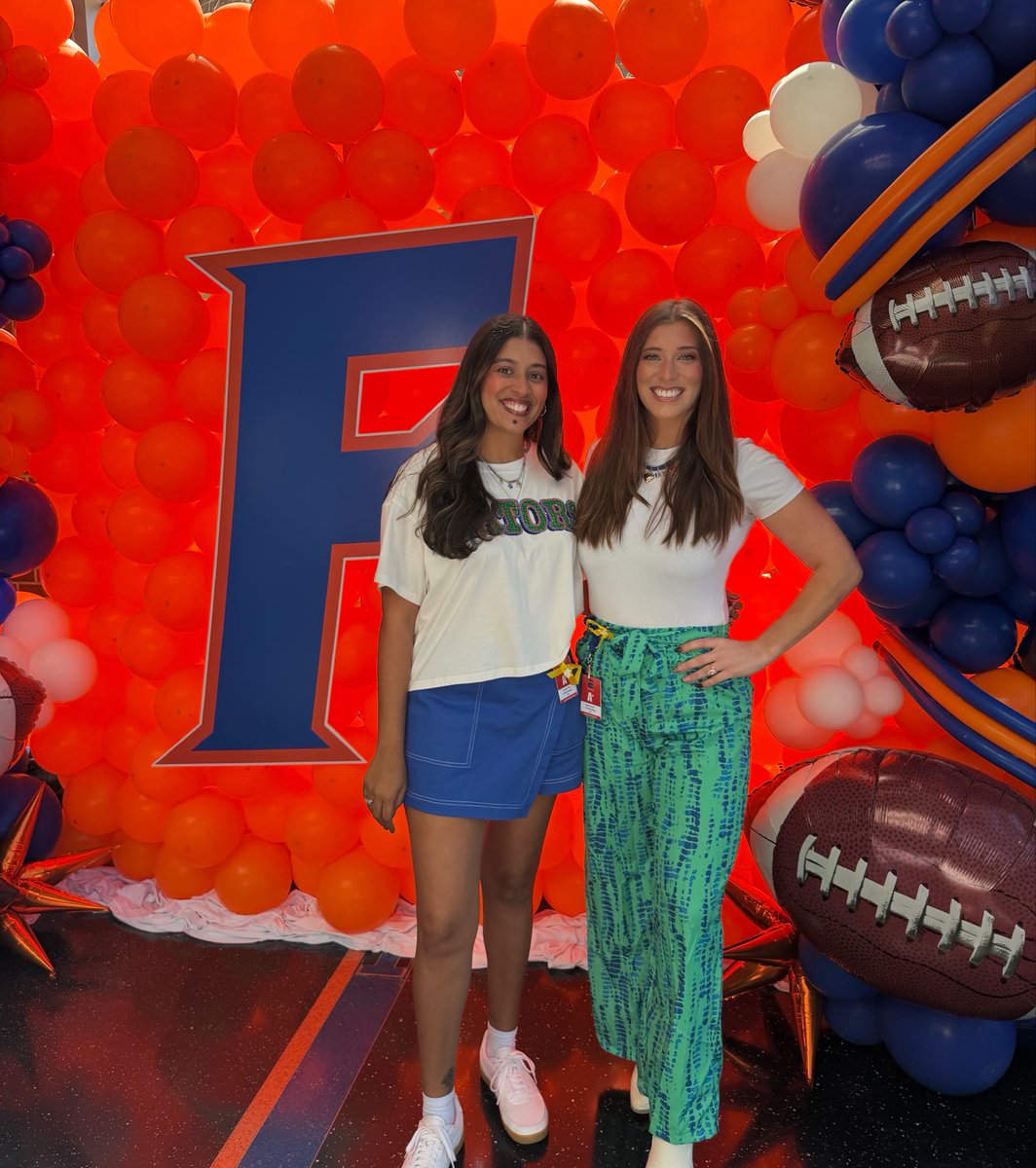 katieturner0087's tweet photo. September has been GOOD!!!! Go Gators!! 🐊 https://t.co/VpOR9c9gKc