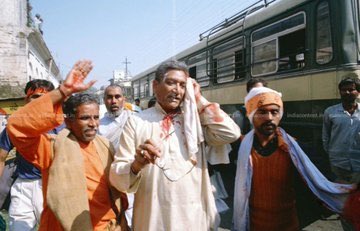 Girishbdwj's tweet photo. On his 100th Janmadin today.
The man who took lathi blows leading Kar Seva at Ayodhya, never compromised, and lived only for Ram Janmabhoomi.
Ram Mandir now stands. His tapasya did not go in vain.
Naman to the true Hindu Hriday Samrat Shri Ashok Singhal Ji. #100YearsOfAshokJi https://t.co/XUnJ7xQ4N8